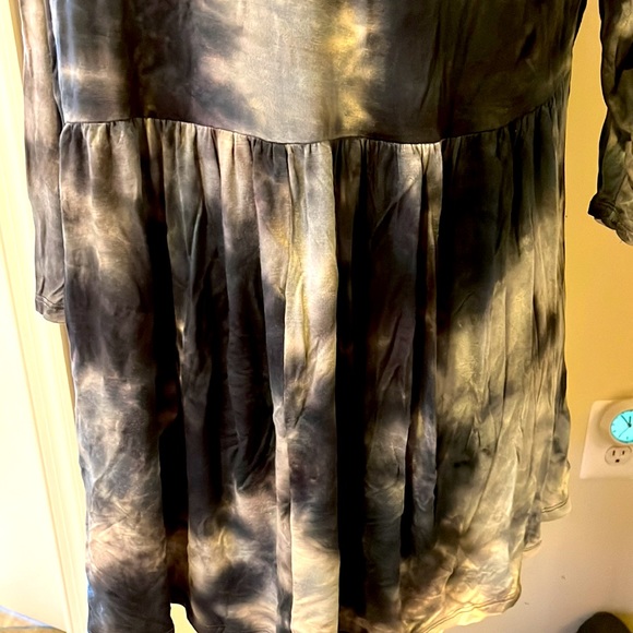 Tie Dye women’s top - plus size 2X - Blue & White - Super soft fabric 💙🤍 - Picture 4 of 6